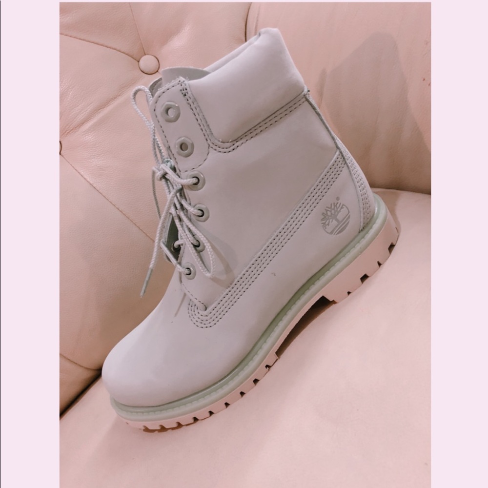 🎉Hostpick!! 3/10!🎉Timberland (silt green) - Picture 2 of 4